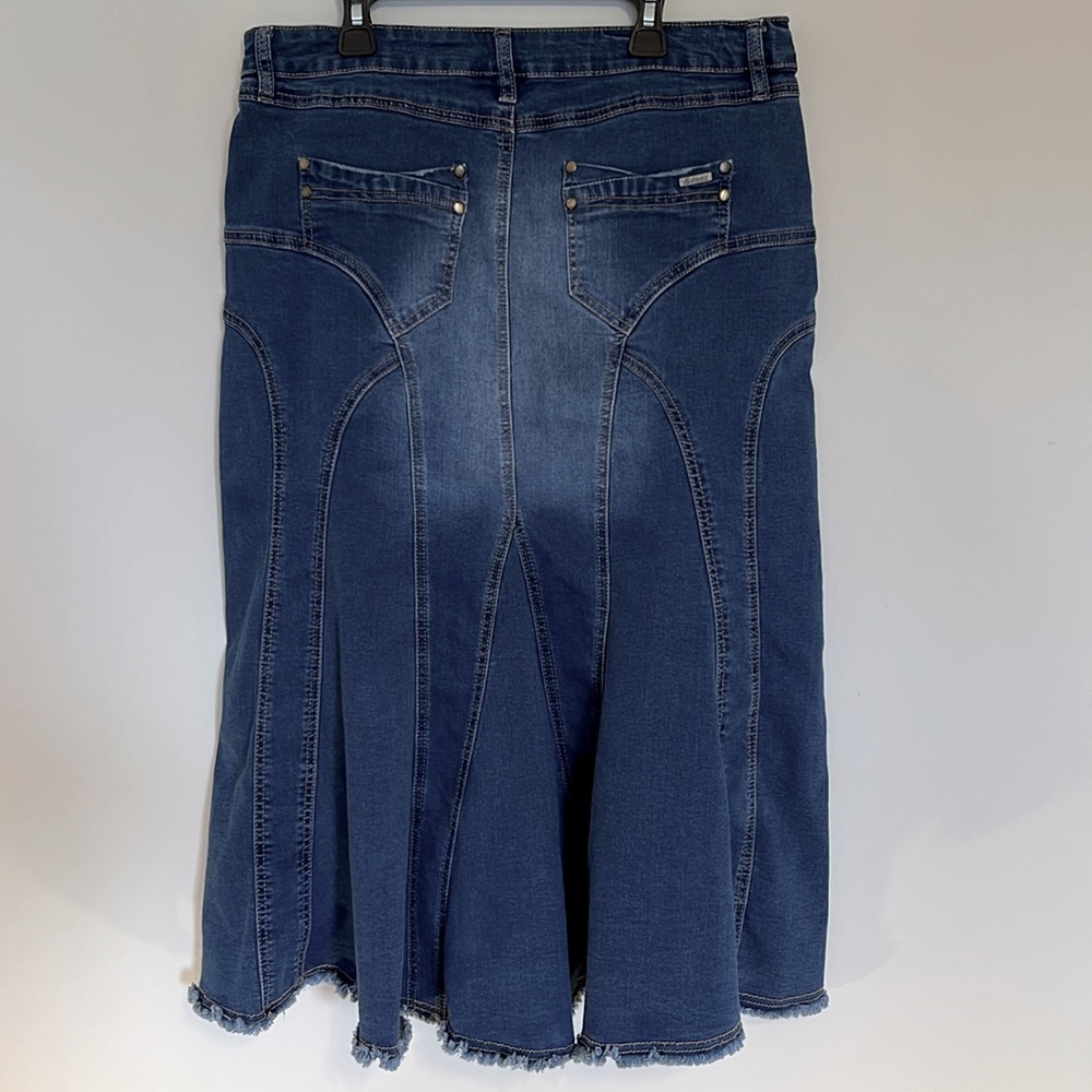 Esteez Women’s Denim Stretch Midi Skirt With Bottom Flare/Detailed StitchSize 10 - Picture 2 of 11